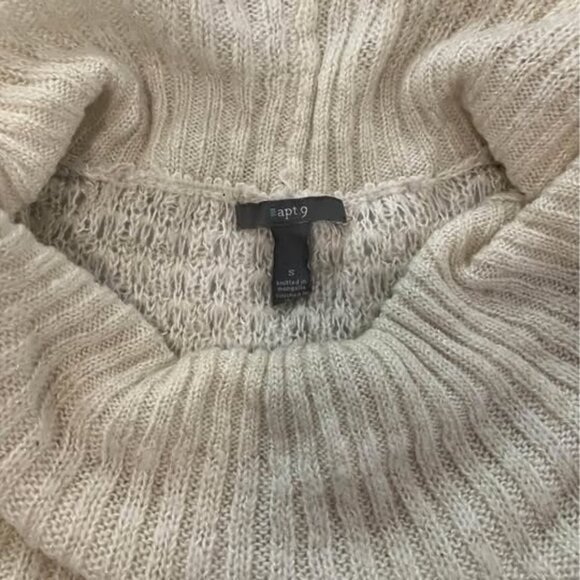 White Gold Crochet Sweater - Picture 4 of 4